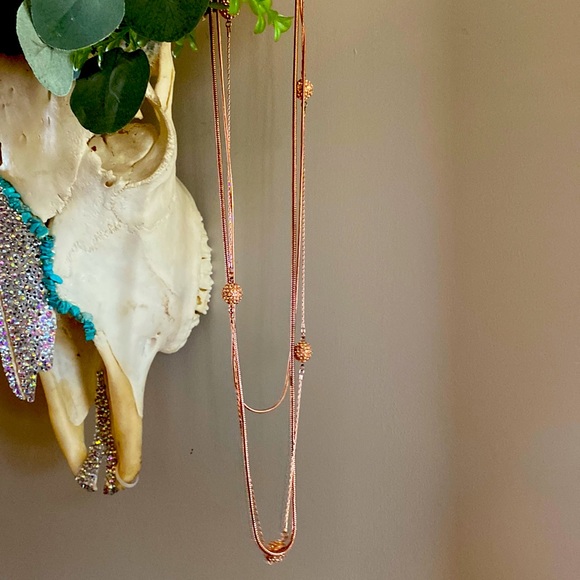 Rose gold and crystal long necklace - Picture 1 of 3